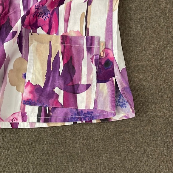 💰3 items for $25 🏷 Koi by Kathy Peterson Demi Scrub Top sz Small - Picture 7 of 14